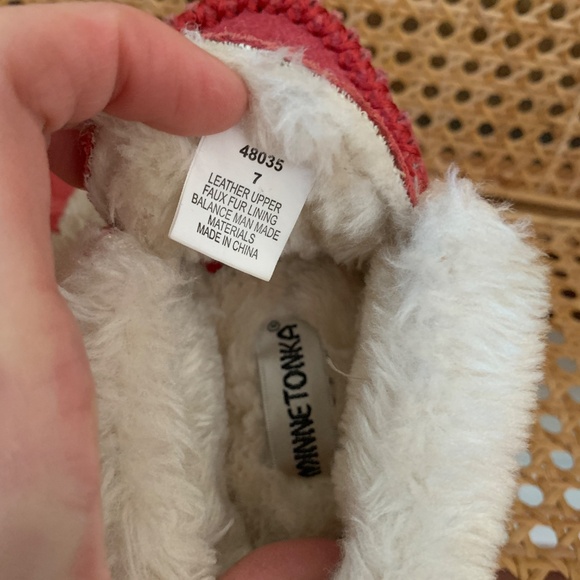 Toddler Girls Pink Minnetonka Suede Shearling Slippers 7 - Picture 4 of 5